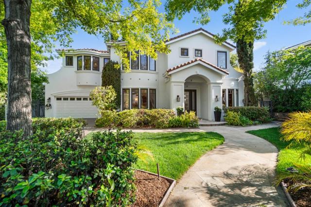 6 Zachary Court, Menlo Park CA: https://media.crmls.org/mediaz/aa9e845f-7f6e-48d0-9263-7161772b3769.jpg