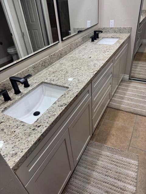 54974 Oaktree, La Quinta CA: https://media.crmls.org/mediaz/aa9ec5dd-39b1-4b67-ac1c-bf1f24df96d5.jpg