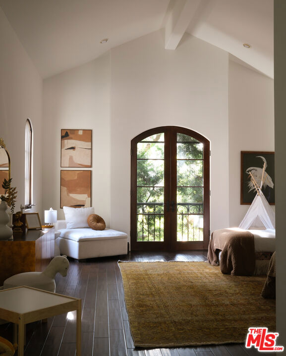 9301 Cherokee Lane, Beverly Hills CA: https://media.crmls.org/mediaz/aa9f7930-9315-4b97-b1a6-aec6294a6c52.jpg