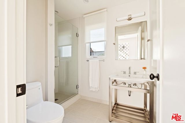 825 Coeur D Alene Avenue, Venice CA: https://media.crmls.org/mediaz/aa9fa49e-2482-40f8-a0d8-8b17b9685b0d.jpg