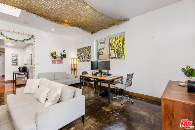 1141 Cabrillo Avenue, Venice CA: https://media.crmls.org/mediaz/aa9fe924-b9ae-4e90-b54e-901a524a4616.jpg