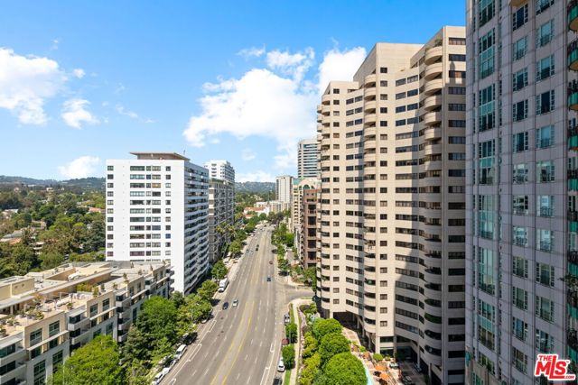 10590 Wilshire Boulevard, Los Angeles, California 90024, 2 Bedrooms Bedrooms, ,1 BathroomBathrooms,Condominium,For Sale,Wilshire,24430229