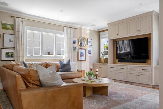 827 Walnut Avenue, Burlingame CA: https://media.crmls.org/mediaz/aaa0a18b-dff4-4513-b628-3a5d33a7bbc1.jpg