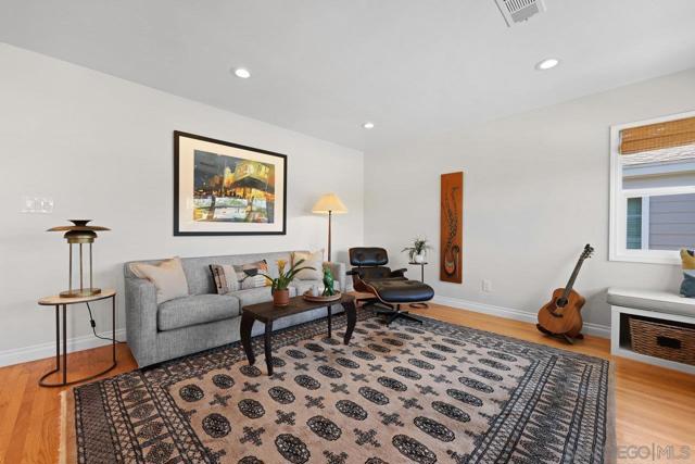 1855 Capistrano St, San Diego CA: https://media.crmls.org/mediaz/aaa16fc4-e495-4d28-a294-9670a305734e.jpg