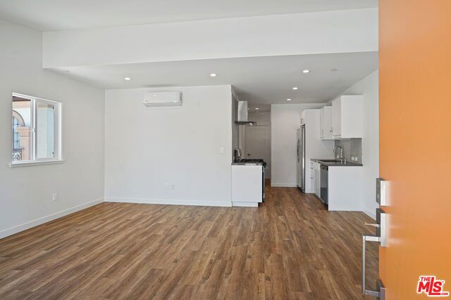 1166 S Cochran Avenue, Los Angeles CA: https://media.crmls.org/mediaz/aaa1c3a1-6f6b-400c-9d8f-0aa4151aa2c4.jpg
