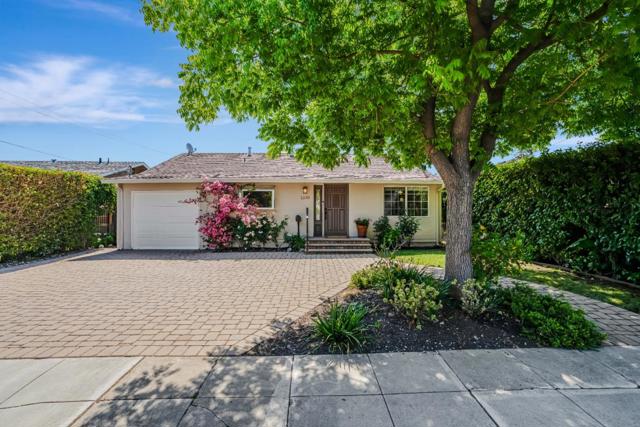 1320 Windermere Avenue, Menlo Park CA: https://media.crmls.org/mediaz/aaa2c42e-f497-4901-a652-634fc88e91d9.jpg