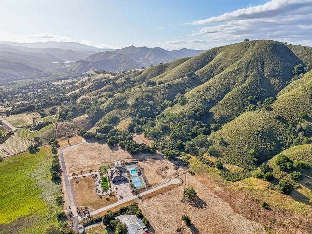 2995 Day Road, Gilroy CA: https://media.crmls.org/mediaz/aaa33b2f-e9a5-4c3e-8b5f-91e86071ed74.jpg