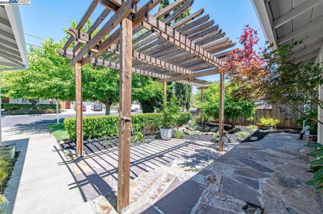 285 Edythe St, Livermore CA: https://media.crmls.org/mediaz/aaa3688a-b205-4f27-bb0e-058d933ac1dc.jpg