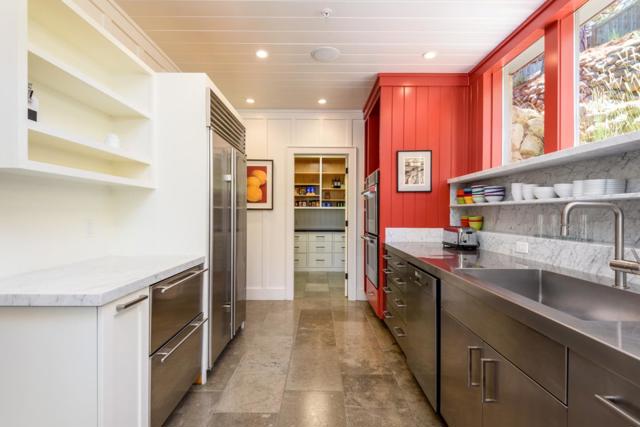 602 Vista Drive, Redwood City CA: https://media.crmls.org/mediaz/aaa38b93-9861-4c70-a44a-81c12ec6f2c2.jpg