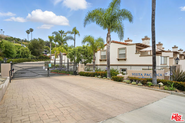 6440 Lunita Road, Malibu CA: https://media.crmls.org/mediaz/aaa415f4-d8d5-440a-ba53-369903e426be.jpg