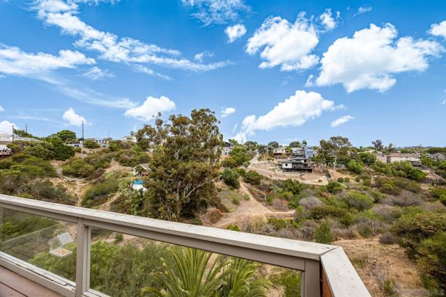 1449 Edgemont St, San Diego CA: https://media.crmls.org/mediaz/aaa41cee-aaf3-444b-adab-d3d277c31abc.jpg
