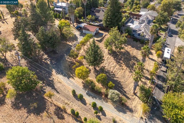 1051 Tilley Cir, Concord CA: https://media.crmls.org/mediaz/aaa41d16-93e1-4df6-8a3a-f1d741d9df95.jpg