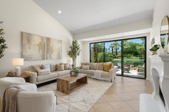 95 Lookout Drive, Palm Desert CA: https://media.crmls.org/mediaz/aaa46c06-77b3-47a2-be08-7268e3ce3899.jpg