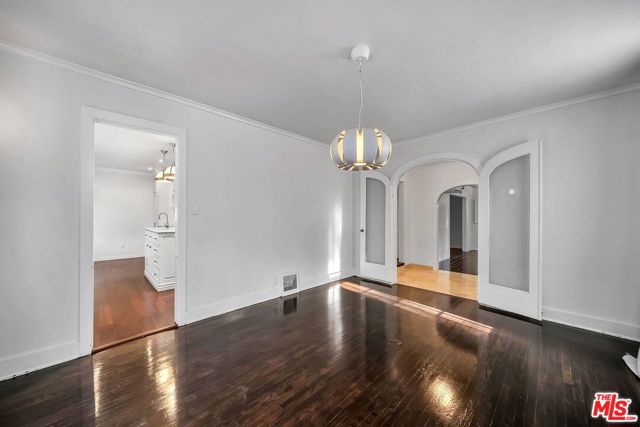 618 N Rodeo Drive, Beverly Hills CA: https://media.crmls.org/mediaz/aaa52864-d5f1-4840-9c27-3459dbdfe416.jpg