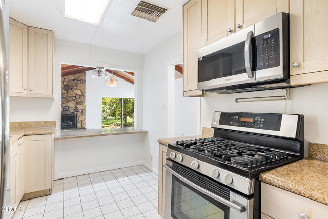 11215 Lull Street, Sun Valley CA: https://media.crmls.org/mediaz/aaa54676-86be-4d21-bb0b-e8b69d850da5.jpg