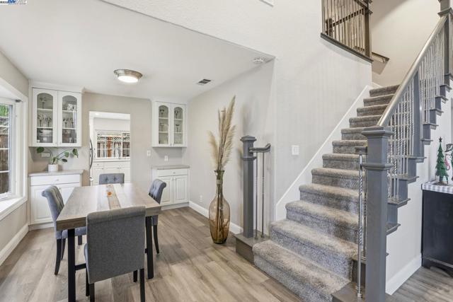 2891 Calle Reynoso, Pleasanton CA: https://media.crmls.org/mediaz/aaa56e5c-5b10-4d17-94a3-8dcc4bfb94cc.jpg