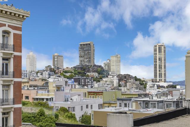 850 POWELL STREET, San Francisco CA: https://media.crmls.org/mediaz/aaa58f8f-a2b1-4a11-9f88-03f1c8715ea5.jpg