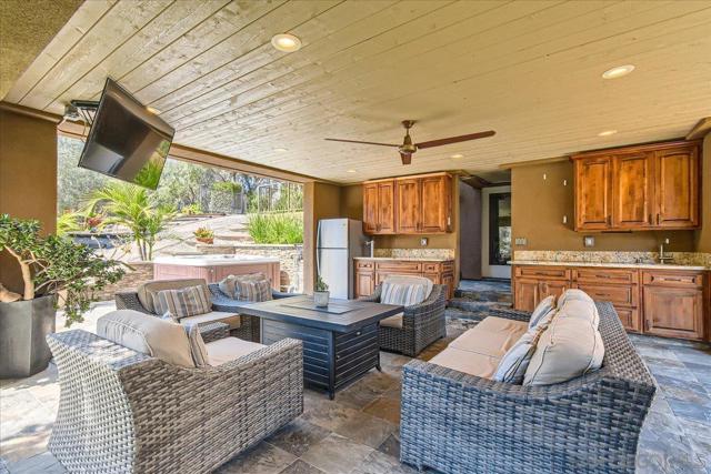 4359 Date Ave, La Mesa CA: https://media.crmls.org/mediaz/aaa591f8-6a4c-4a40-8c95-65a91b5f3796.jpg
