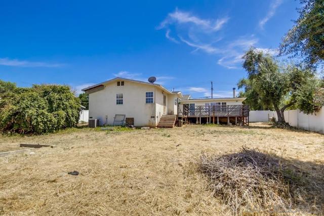 12224 Lemon Crest Drive, Lakeside CA: https://media.crmls.org/mediaz/aaa66977-da15-4ced-b1ba-adfc06246d3e.jpg