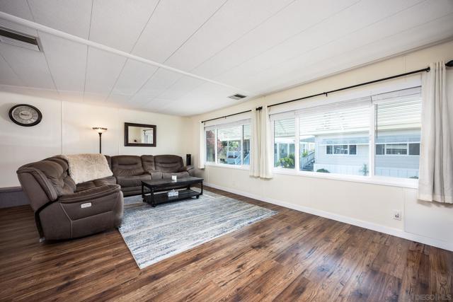 8301 Mission Gorge Rd, Santee CA: https://media.crmls.org/mediaz/aaa73905-8824-422c-8462-5ff18b13a88b.jpg