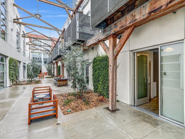 Detail Gallery Image 2 of 40 For 527 Molino St #110,  Los Angeles,  CA 90013 - 2 Beds | 1/1 Baths