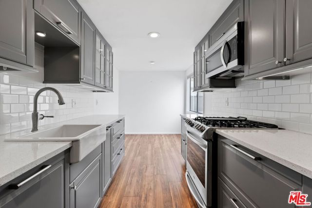 17114 Palisades Circle, Pacific Palisades CA: https://media.crmls.org/mediaz/aaa788fa-839b-4c9e-bbe1-61d5a121b9db.jpg
