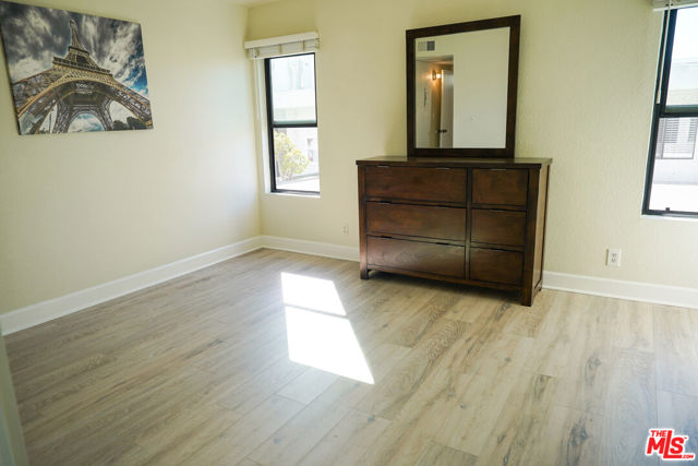 630 N Grand Avenue, Los Angeles CA: https://media.crmls.org/mediaz/aaa7afd2-eb9f-436f-a749-b9d305c9048b.jpg