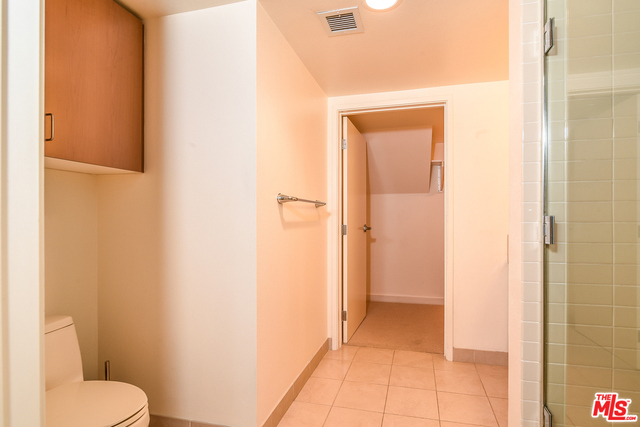 13700 MARINA POINTE Drive, Marina del Rey CA: https://media.crmls.org/mediaz/aaa817c4-e3b5-4242-b98f-667d130710cf.jpg
