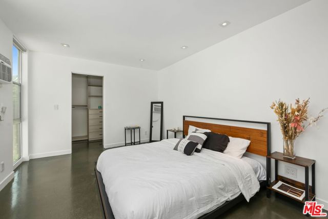 11645 Montana Avenue, Los Angeles CA: https://media.crmls.org/mediaz/aaa83c02-8f98-4df8-ada5-e1c5e44de149.jpg