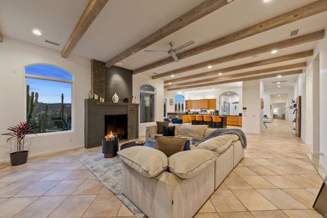 30330 Via Maria Elena, Bonsall CA: https://media.crmls.org/mediaz/aaa85d6a-70a5-45b6-831c-9ddc4fbdc594.jpg