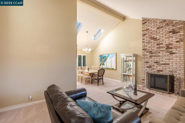 6082 Slopeview Ct, Castro Valley CA: https://media.crmls.org/mediaz/aaa871ad-fd2a-4508-9321-6c286e0878b0.jpg