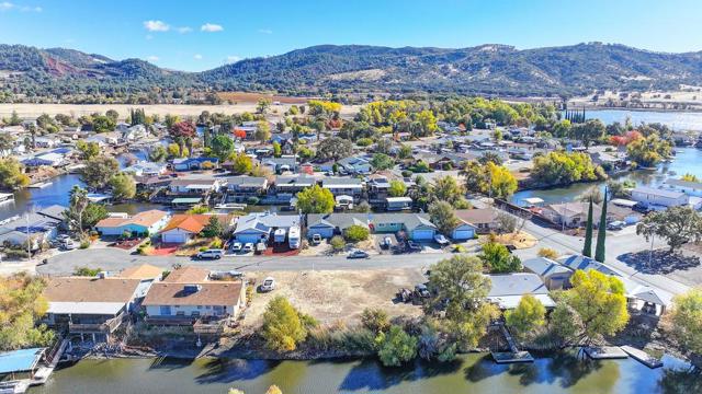 601 Bass Lane, Clearlake Oaks CA: https://media.crmls.org/mediaz/aaa88c1c-b23a-4ca8-8db0-dce2808c5ec7.jpg