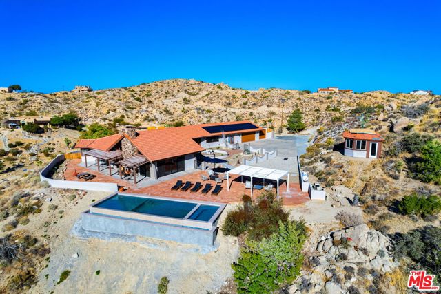 57387 San Juan Road, Yucca Valley CA: https://media.crmls.org/mediaz/aaa93d34-0eaf-4e37-be1b-3397a68a1115.jpg