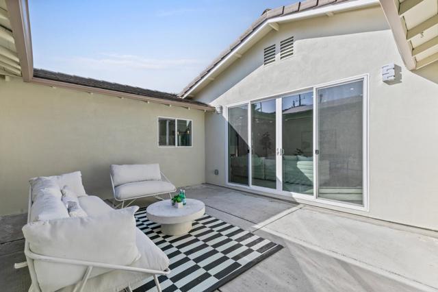 990 Rose Avenue, Mountain View CA: https://media.crmls.org/mediaz/aaa9cb31-cdf0-4407-b7bd-ff02025f55ec.jpg