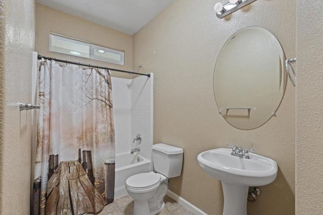 3009 La Vina Circle, Los Banos CA: https://media.crmls.org/mediaz/aaaa0105-e01c-4f99-a182-c8b350a170de.jpg