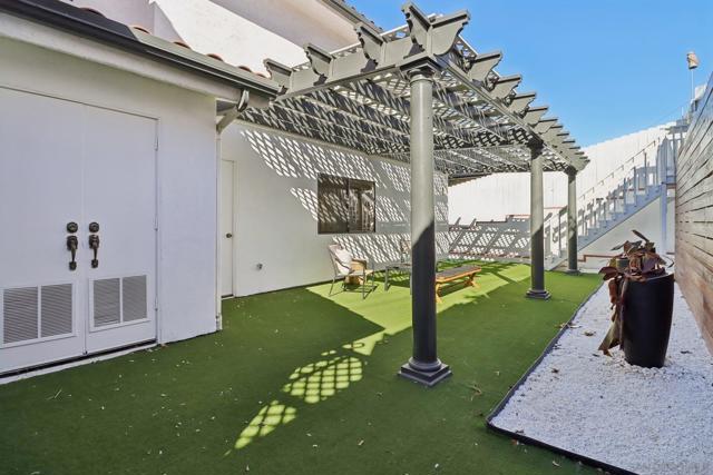 4367 Summit Dr, La Mesa CA: https://media.crmls.org/mediaz/aaaa0255-56c0-4122-a11e-5c7596ad6498.jpg