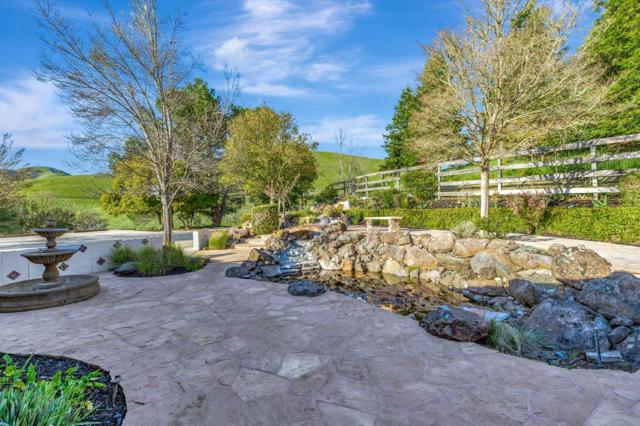 10260 Lucky Court, Gilroy CA: https://media.crmls.org/mediaz/aaaa5c8e-89cb-49ab-8e11-f172165a54b5.jpg
