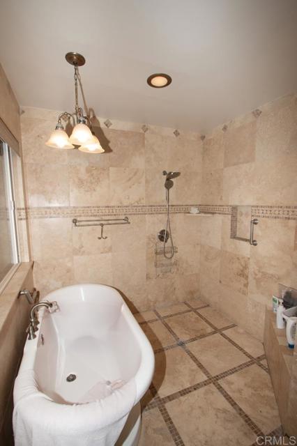 Detail Gallery Image 16 of 60 For 1330 Sugarbush Dr, Vista,  CA 92084 - 4 Beds | 3 Baths