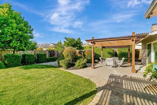 5186 Sunny Creek Drive, San Jose CA: https://media.crmls.org/mediaz/aaac0f28-2b38-4540-ad96-c42c32624077.jpg