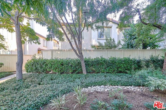 915 Somerville, Irvine CA: https://media.crmls.org/mediaz/aaac5fb9-967b-4ebf-b5c6-785438127674.jpg