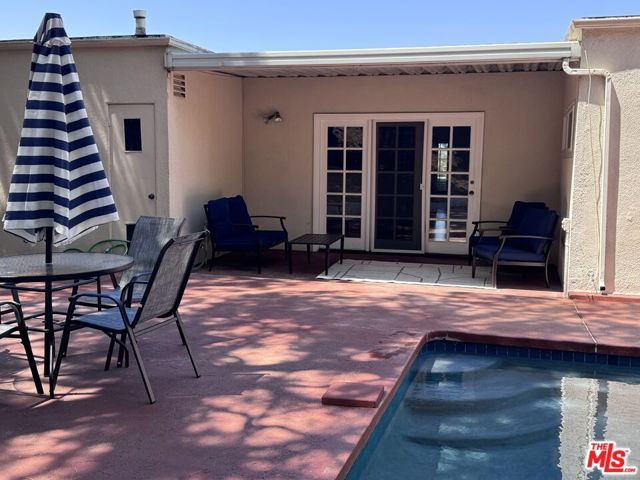 2925 Dona Susana Drive, Studio City CA: https://media.crmls.org/mediaz/aaac6bc2-8806-4f39-88a7-f958350b977b.jpg