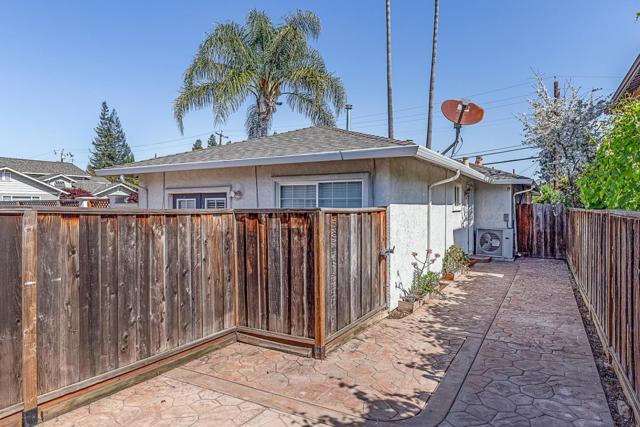 958 Ginger Lane, San Jose CA: https://media.crmls.org/mediaz/aaac96f1-ad8f-44d7-961c-c443d4c6660f.jpg