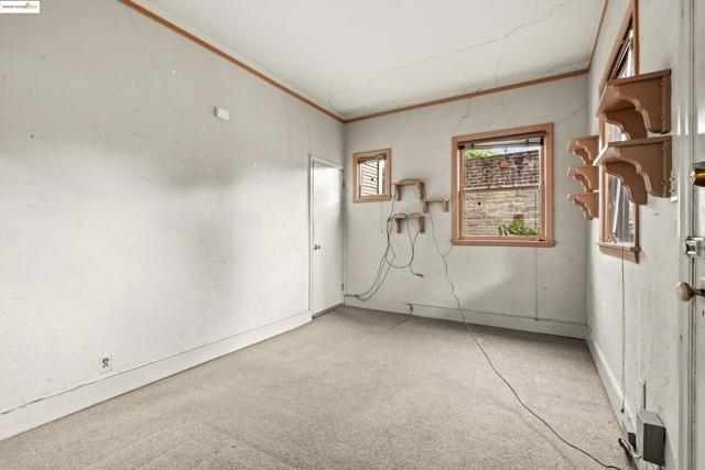 3050 Shattuck, Berkeley CA: https://media.crmls.org/mediaz/aaacb510-7849-4b0b-869d-0161899ed88a.jpg