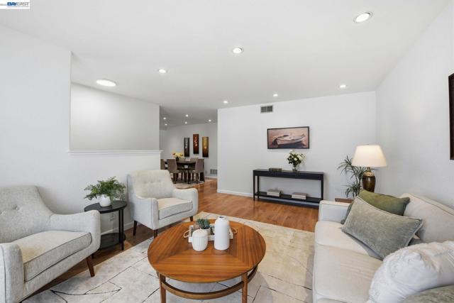 6387 Narcissus Ave, Newark CA: https://media.crmls.org/mediaz/aaacc437-f2f2-45f4-875e-c36f529fe1a9.jpg