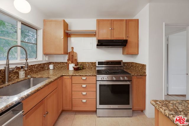 5172 1/2 Village, Los Angeles CA: https://media.crmls.org/mediaz/aaacdd06-33b8-4533-bfcc-3b5e19c8d7a6.jpg