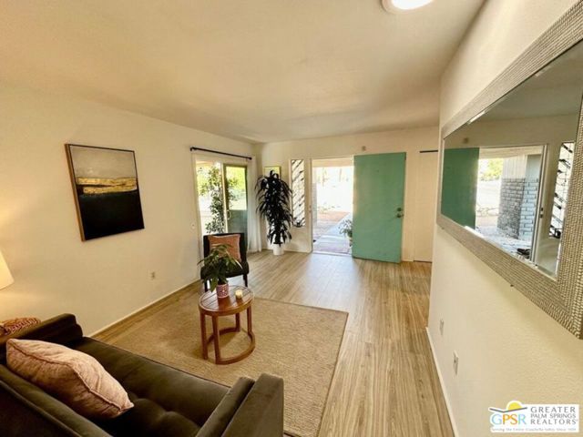 1533 N Sunflower Court, Palm Springs CA: https://media.crmls.org/mediaz/aaacf0f7-d801-4121-a19b-cca4eed72d8b.jpg