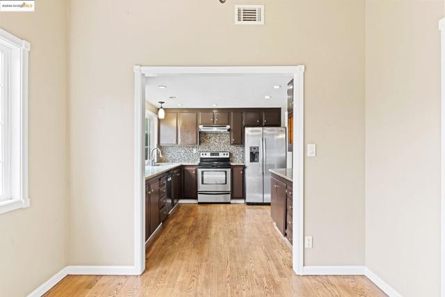 838 Hazel St, Livermore CA: https://media.crmls.org/mediaz/aaacff50-08ca-4829-9a93-6750d633f6e5.jpg