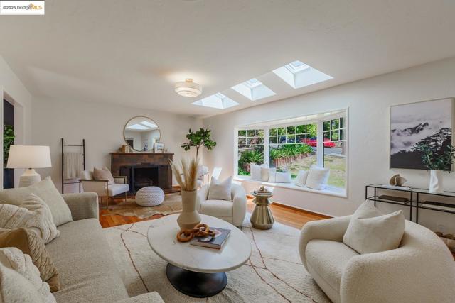 4191 Fruitvale, Oakland CA: https://media.crmls.org/mediaz/aaad185d-fa4f-4350-8f29-869fd5378ddb.jpg