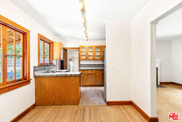 4171 Kraft Avenue, Studio City CA: https://media.crmls.org/mediaz/aaad81b8-f225-4cb8-93f5-7fafc3a57a7d.jpg