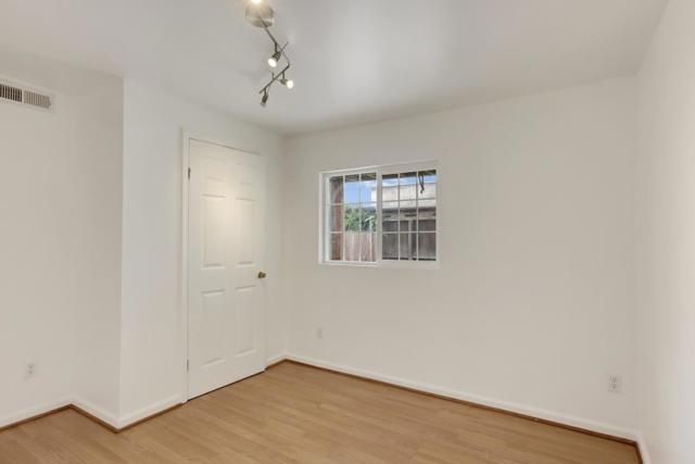 213 7th Street, Oakland CA: https://media.crmls.org/mediaz/aaad8392-4b9f-44cf-947e-d02a1a387eed.jpg